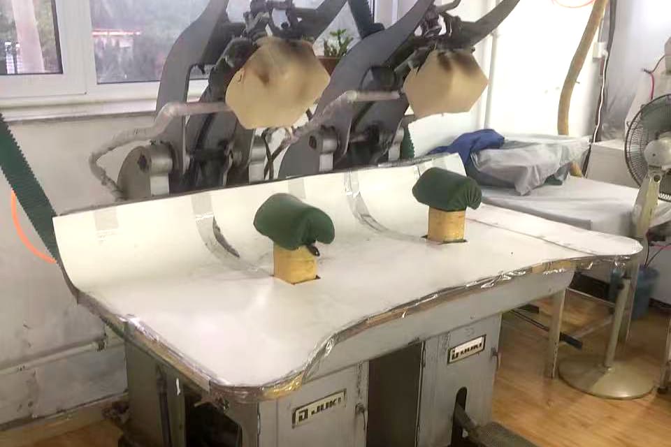 専用プレス機
